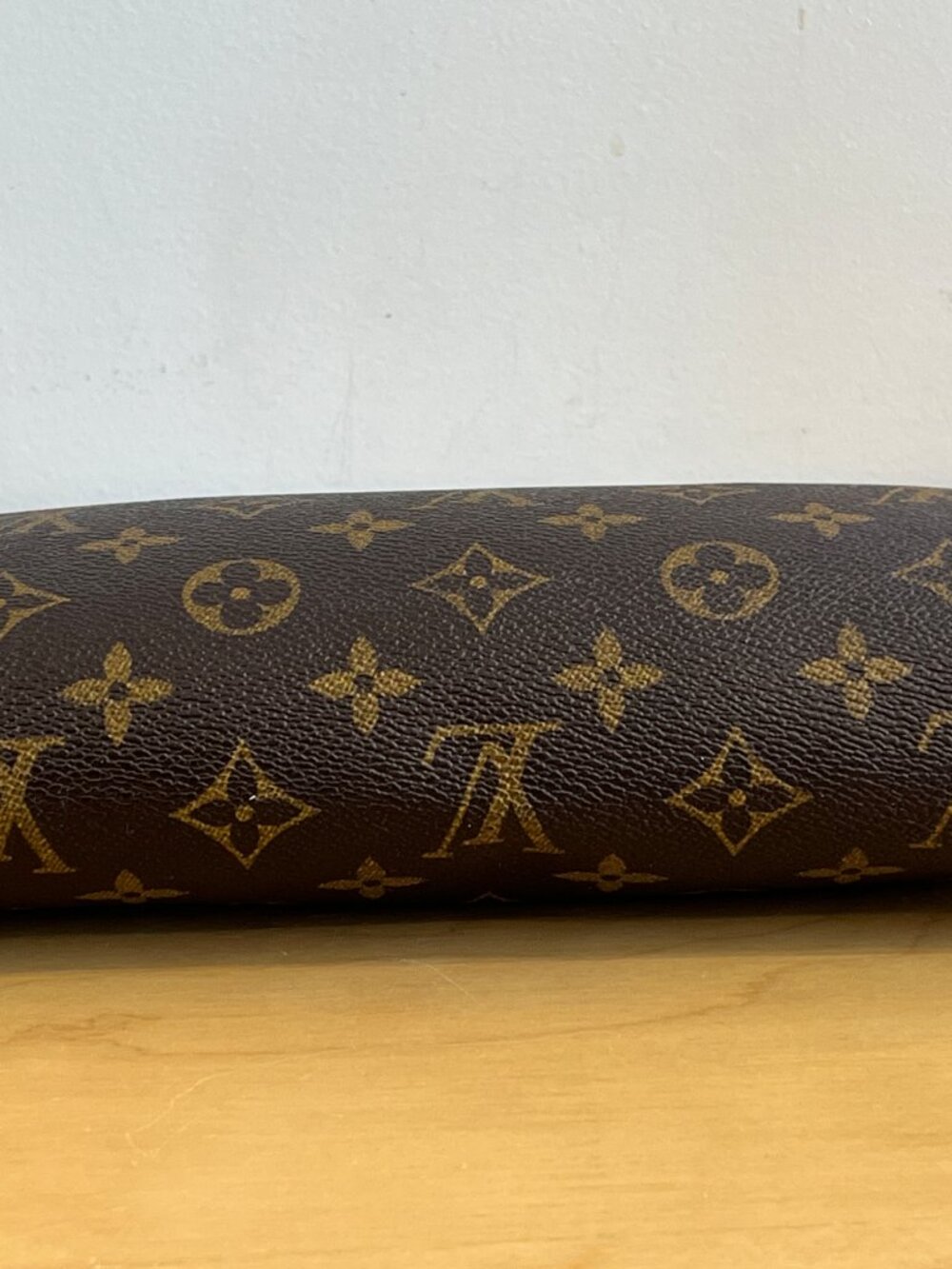 Louis Vuitton Monogram Eva Clutch - Picture 9 of 16